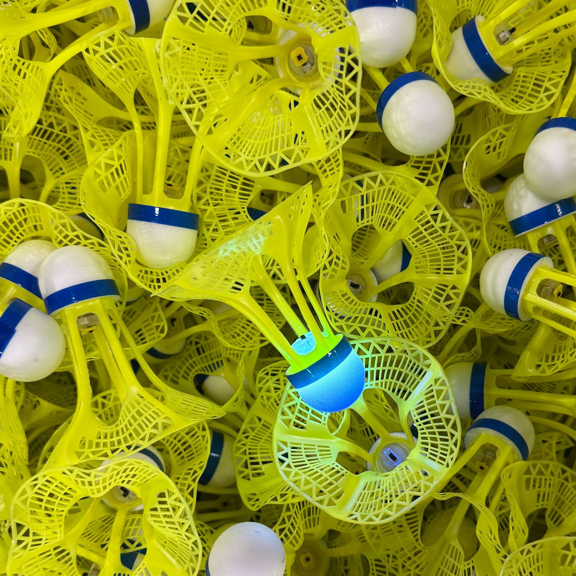 Picture of Leke Luminous Badminton Windproof Wind-resistant Badminton Nylon Ball Plastic LED Night Luminous Ball