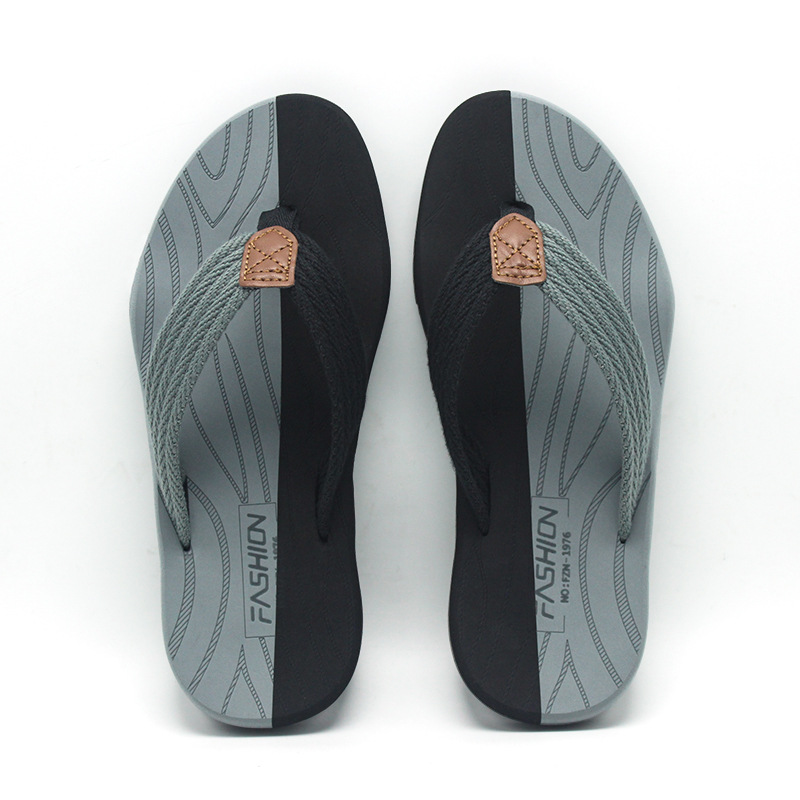 Picture of 2025 Cross-border New Style Neutral Soft Sole Flip Flops Fashion Outer Wear Men's Flip Flops Casual Beach Shoes Women