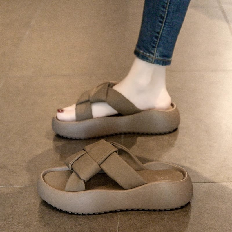Sandals and slippers women's summer outdoor wear 2024 new thick-soled beach sandals fashion women's pregnant women step on excrement feeling word slipper