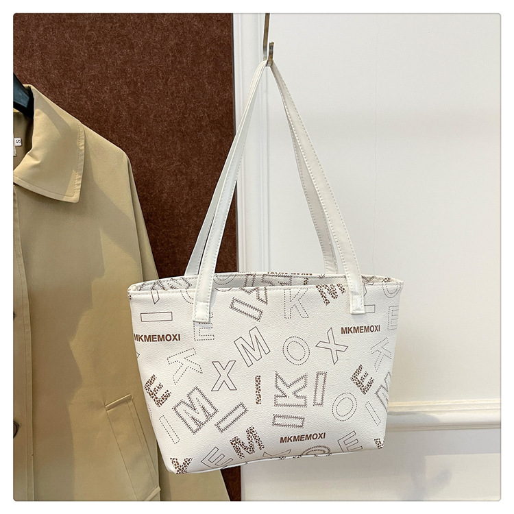 Picture of Vintage Fashion Casual Bag Women's 2024 Autumn New Large Capacity Tote Bag Stylish Commuter Portable Crossbody Bag