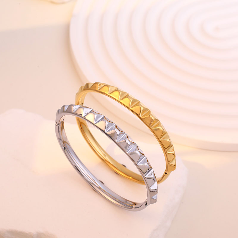 Retro Geometric Plaid Titanium Steel Gold-Plated Bracelet Ins Style Simple Stylish Niche Style Jewelry Color-Preserving Wholesale