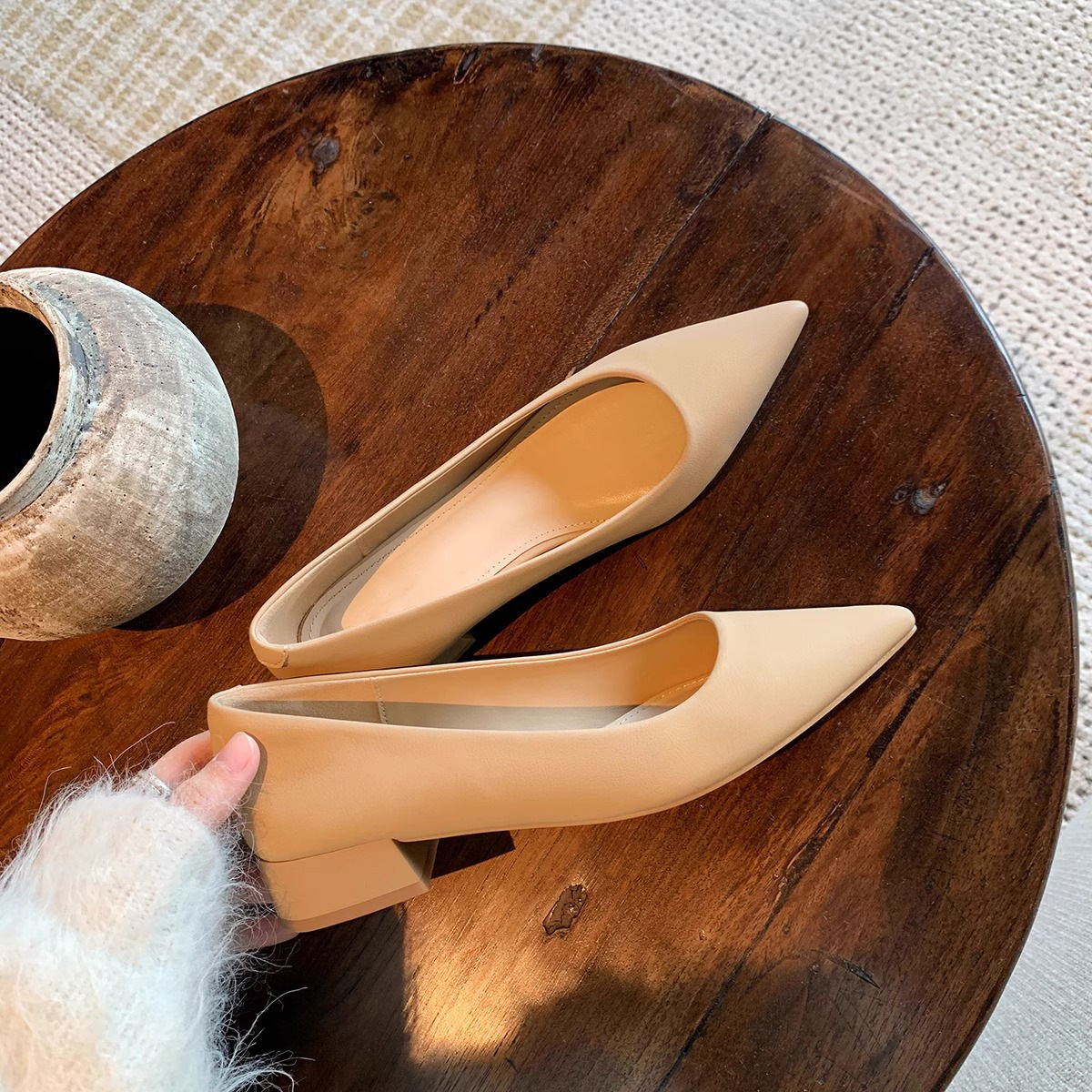 French Retro Elegant Pointed Toe Leather Commuter Work Shoes Shallow Mouth Middle Heel Sheepskin Thick Heel Slip-on Shoes for Women
