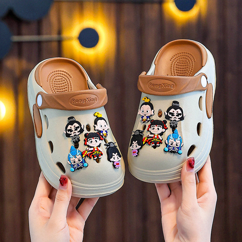 2025 Cartoon Slippers 2025 Summer Children's Toe Soft Bottom Breathable Sandals Outer Wear Beach Hole Shoes
