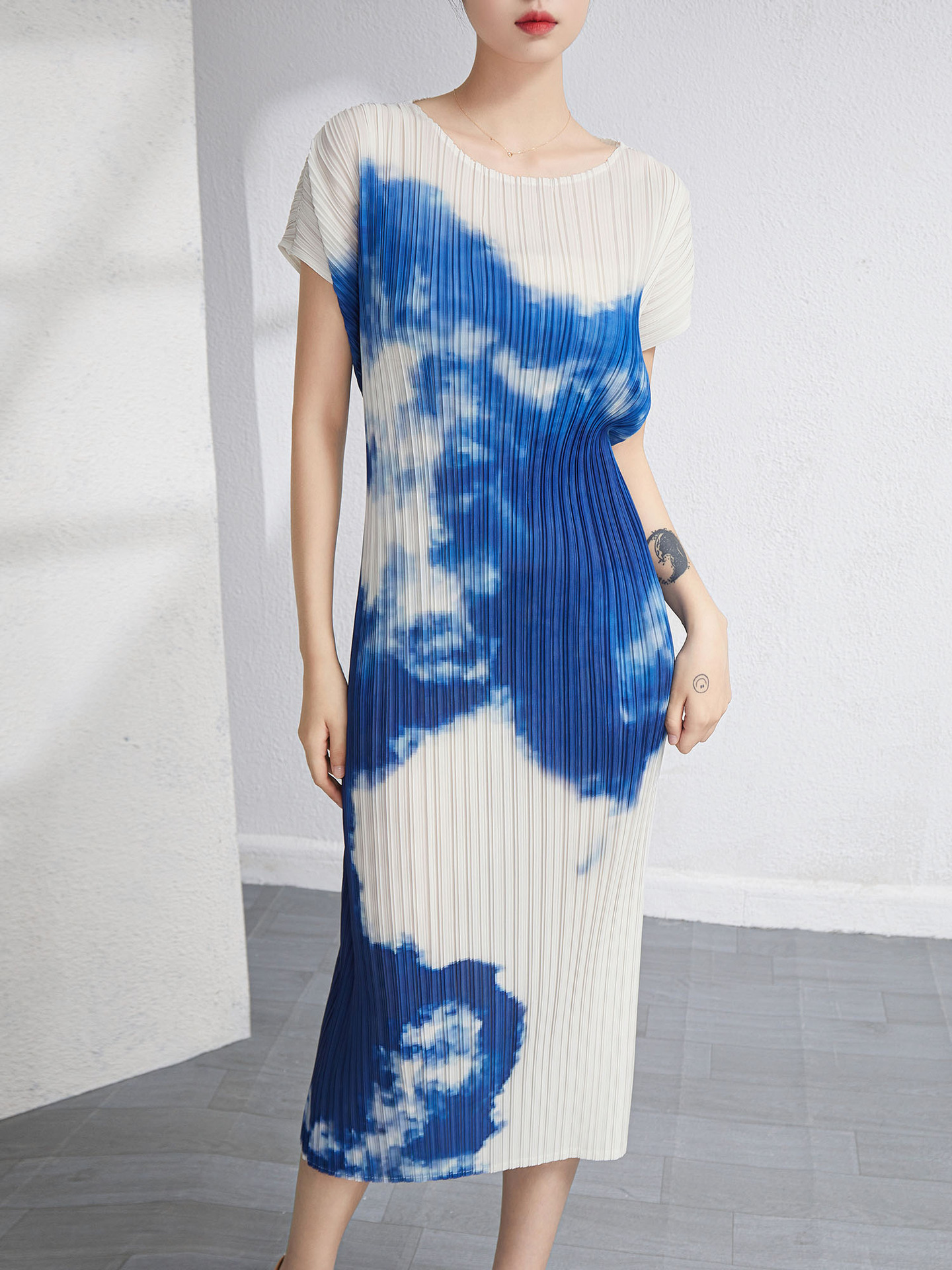 Miyake Smudged Dress Women's Summer Round Neck Short-Sleeved Loose Lace-Up Mid-Length Fashion Versatile Pleated Long Skirt