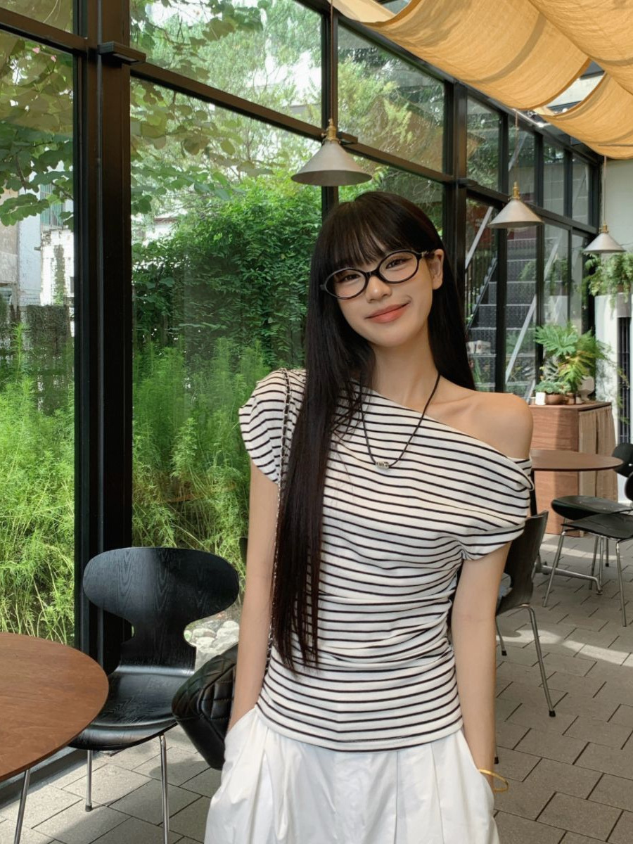 Striped Off-Shoulder Short-Sleeved T-Shirt for Women 2025 Summer New Korean Style Niche Sexy Pure Lust Style Slimming Look Top Trendy