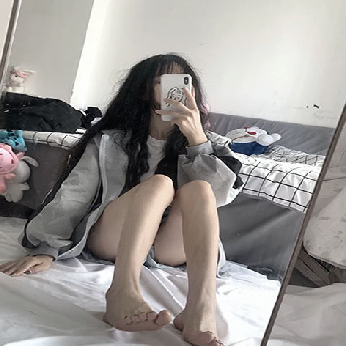 Picture of 2022 New Korean Style Autumn and Winter Women's Harajuku Style Velvet Hooded Sweatshirt Women's Color Block Embroidered Letter Zipper Jacket