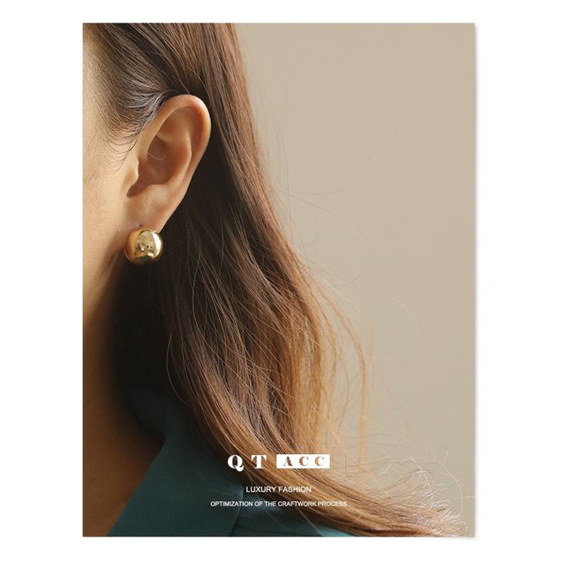 18K Golden smooth mirror hollow three-dimensional ball ear buckle European and American design cold style personality all-match earrings