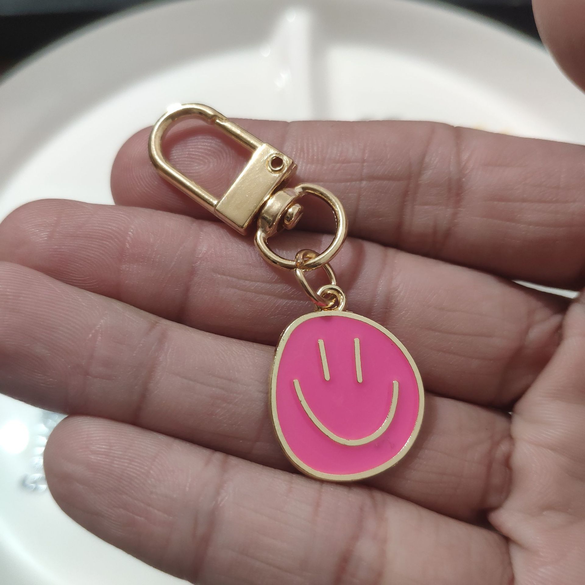 Picture of Cross-border e-commerce alloy color dripping smiley face keychain electroplated gold irregular expression bag pendant accessories