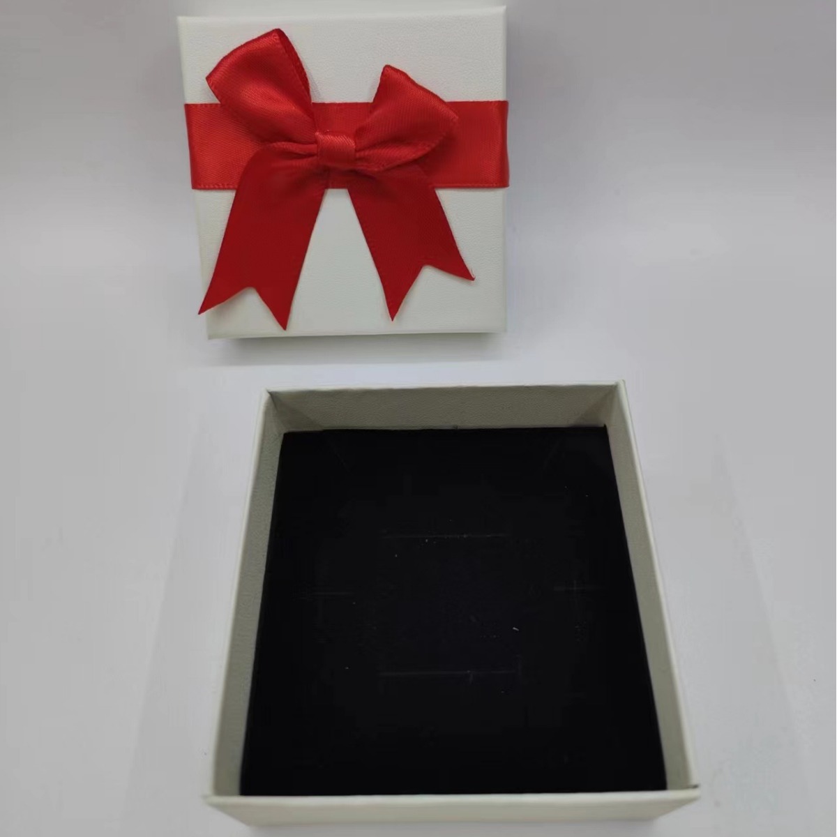 Picture of 7.5*7.5 Orange Peel Pattern Hand-Tied Bow Jewelry Box Environmentally Friendly High-End Exquisite Gift Box Watch Box Gift