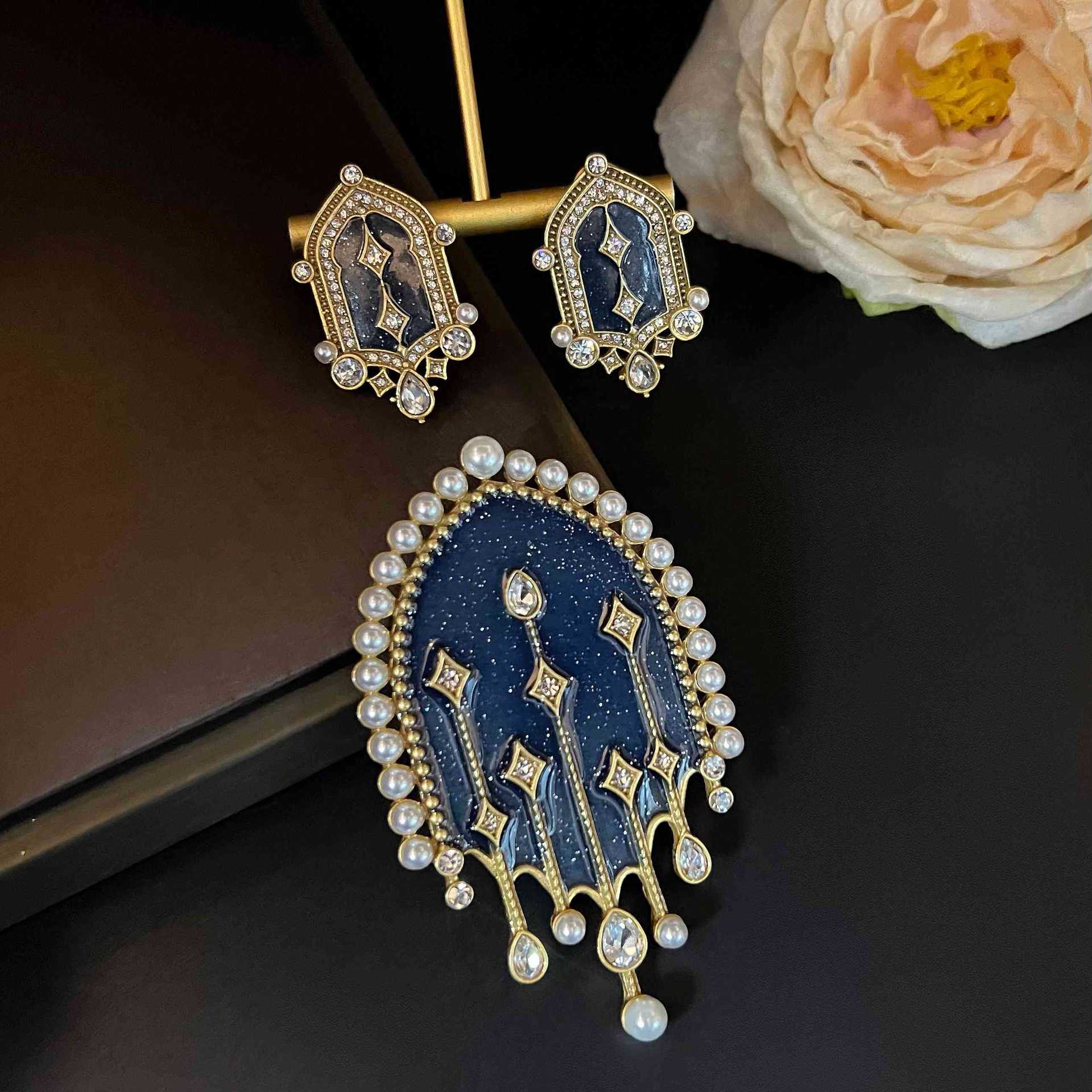 Middle Ancient Retro Enamel Diamond Pearl Shield Earrings Brooch Alloy Electroplated Western European and American Jewelry suit