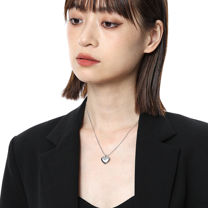 Heart Pendant Titanium Steel Necklace Non-Fading Collarbone Chain Niche Design Sweater Chain Best Friend Gift Original Design