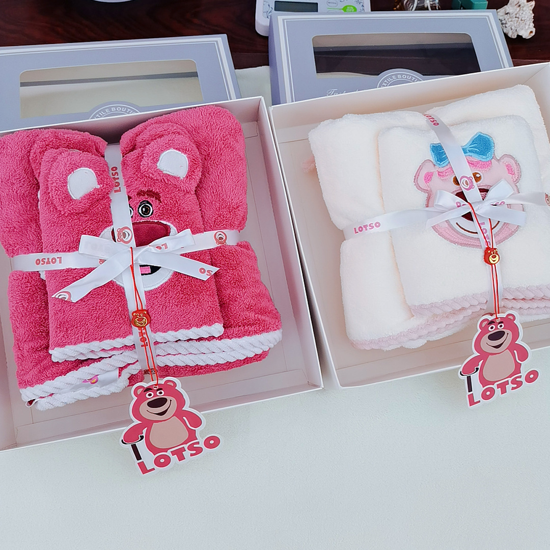 Strawberry bear towel bath towel gift box suit two-piece frosted portable gift bag bridesmaid hand gift full moon gift