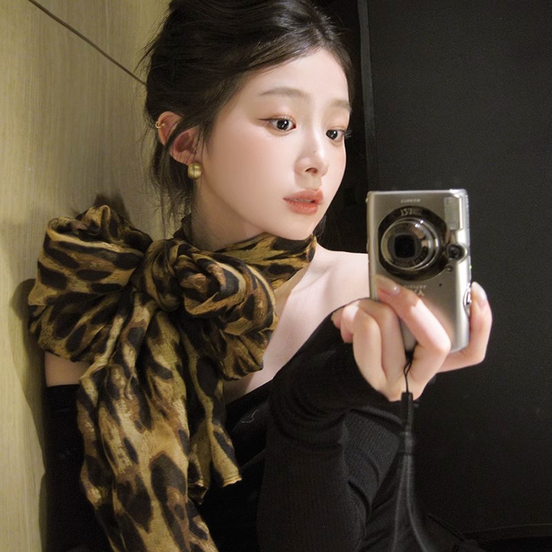 Autumn and Winter Square Same Style Niche Design Sense Leopard Silk Scarf Printed Scarf Women's American Style Hot Style Fashionable Shawl