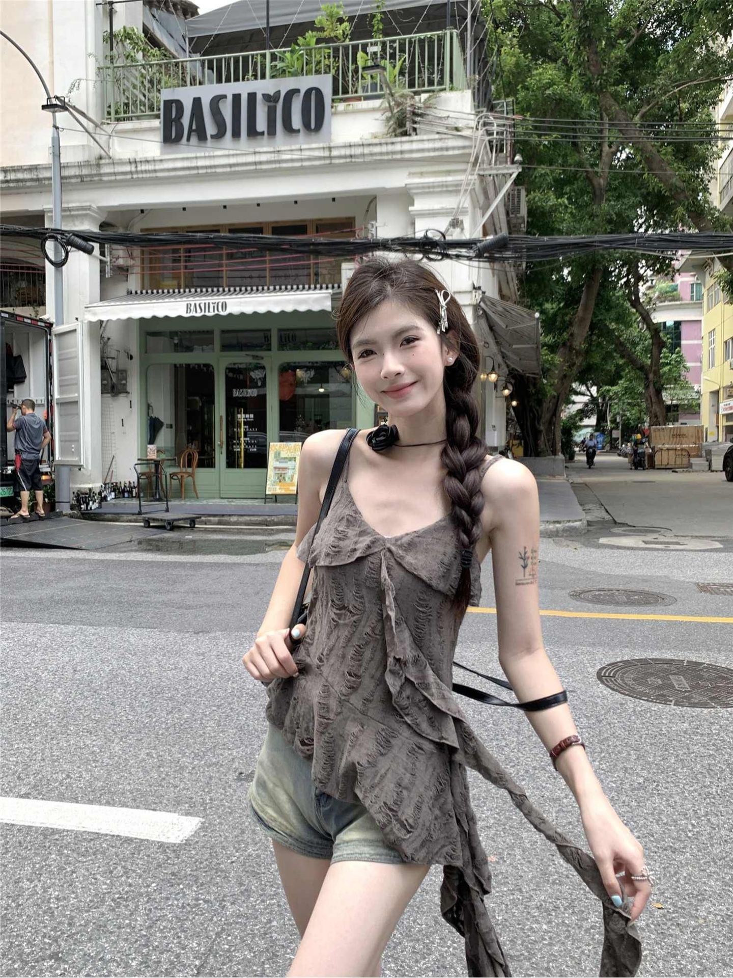 Vintage distressed hole camisole women's spring 2025 new waist irregular ruffle stitching top tide