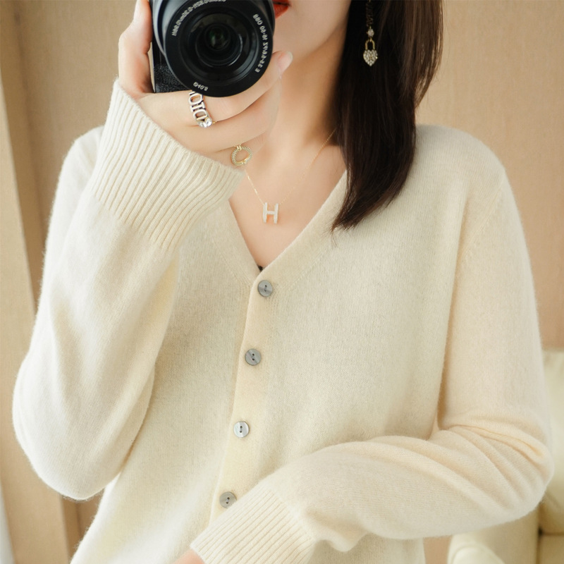 Picture of Cardigan Coat Women's Knitted Base Shirt V-Neck Long Sleeve Spring and Autumn 2025 New Style Outer Sweater Women's Korean Style