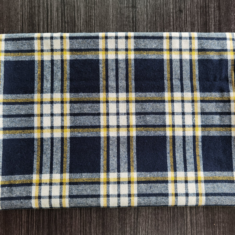 Picture of in stock brushed plaid fabric spring and summer women's shirt cloth 21 polyester cotton woven flannel plaid lining