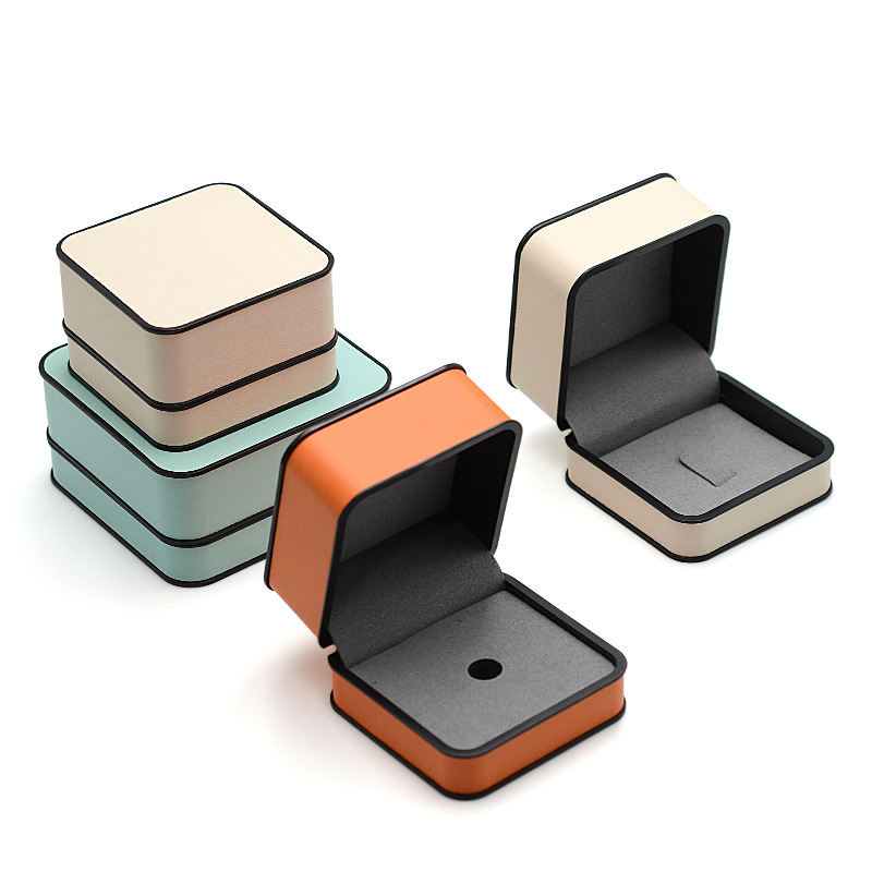 Rounded black edge small fresh brooch box pin badge box jewelry packaging box gift can be a small amount of printed logo