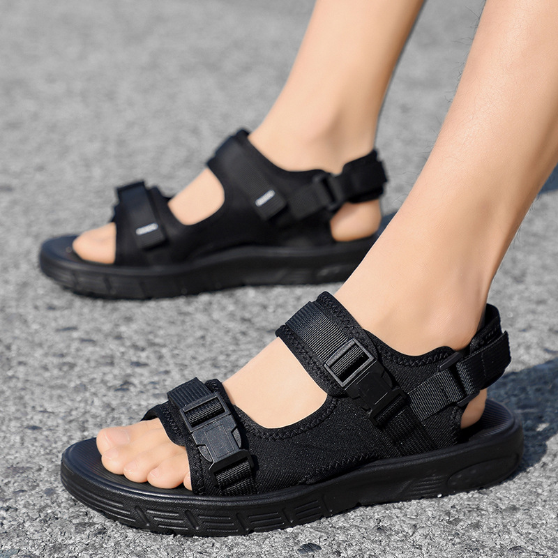 Factory Summer Men's Sandals Junior Men's Hollow Buckle Outdoor Beach Shoes Lightweight Fashion Youth Tide in stock