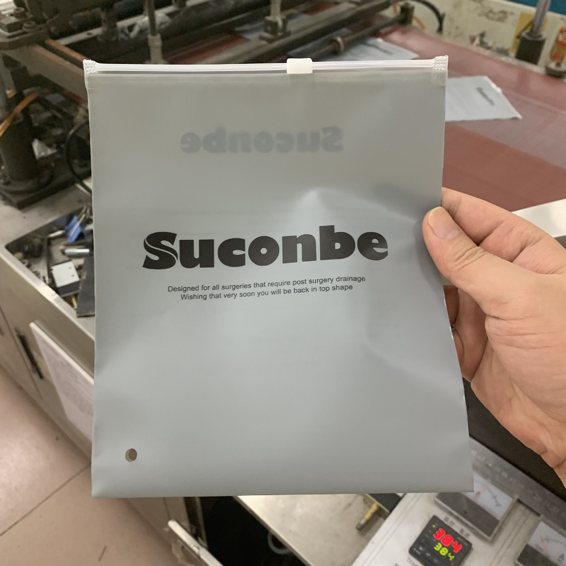 Factory translucent plastic garment packaging bag EVA self-sealing towel underwear storage bag frosted CPE zipper bag