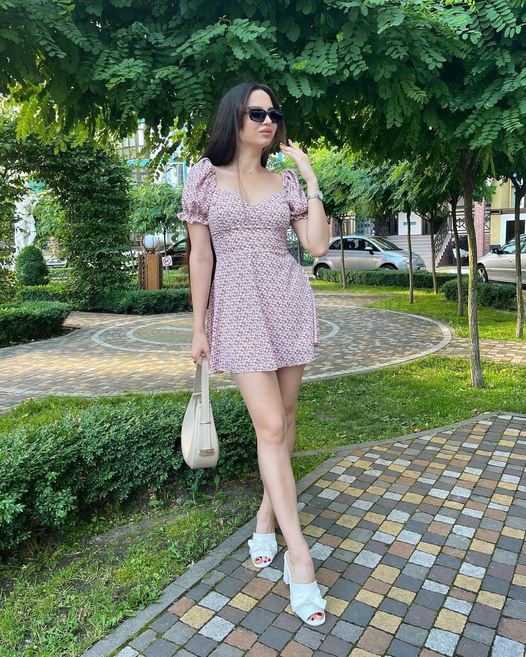 Picture of 2025 spring and summer clothing European and American Amazon foreign trade women's lace-up retro floral high waist bubble sleeve French dress