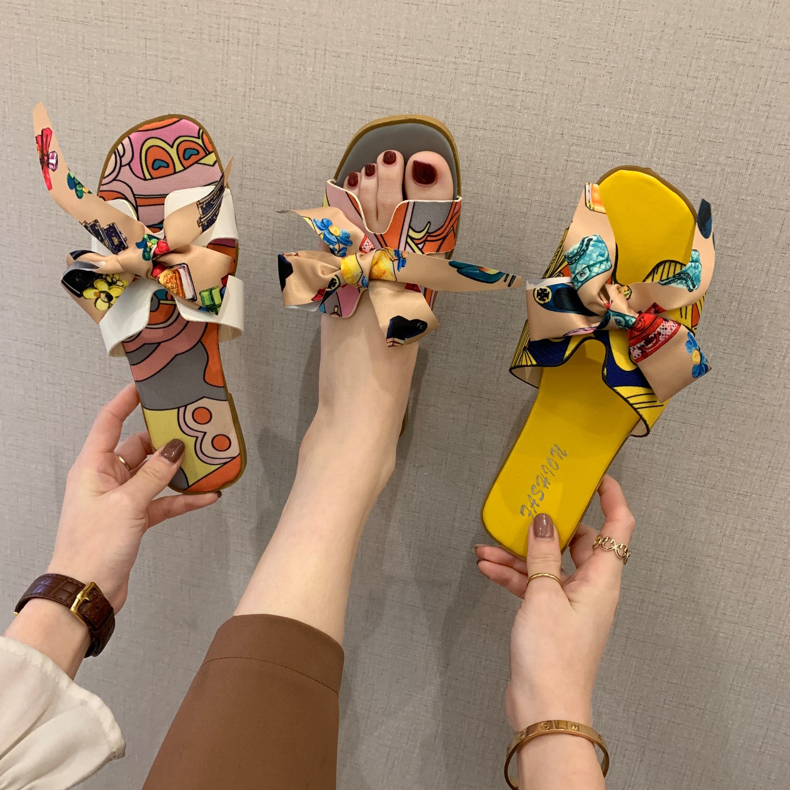 Picture of Colorful Ribbon Bow Flat Heel Flat Slippers Women's 2025 Summer New Style Easiest for Match Floral Flop