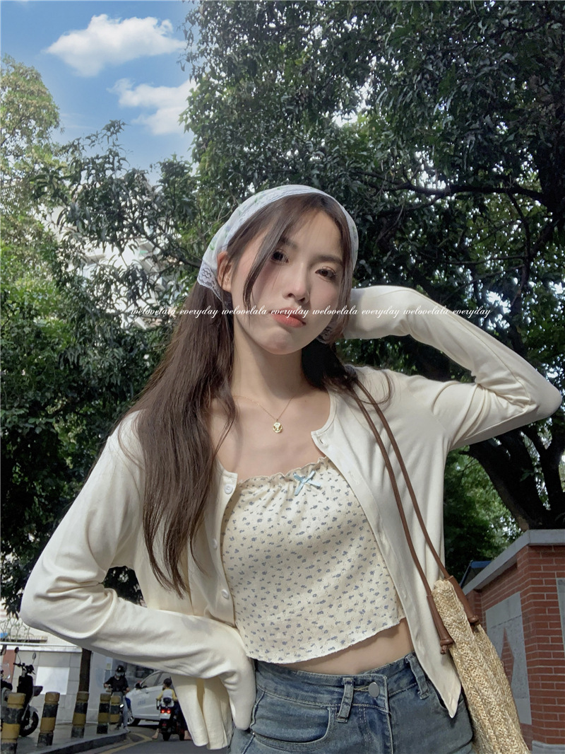 Picture of Niche Long-sleeved Sunscreen Black Cardigan Jacket Women's Early Spring Thin All-match Loose Casual Slim-fit Short Top