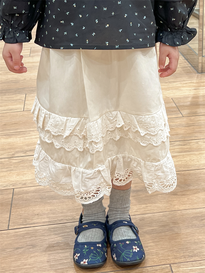 Picture of Girls Korean Style Shirt 2024 Autumn Lace Collar Black Bottom Floral Doll Collar Shirt Lace Skirt