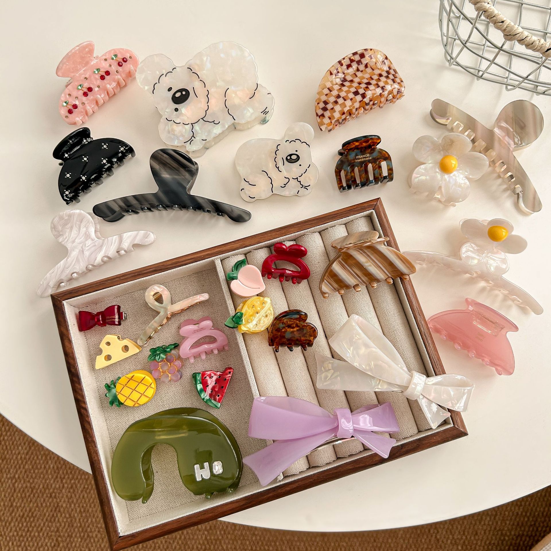 Picture of Tulip Cherry Grab Clip Premium 2024 New Maillard Grab Clip Cute Dalmatian Shark Clip Hair Accessories
