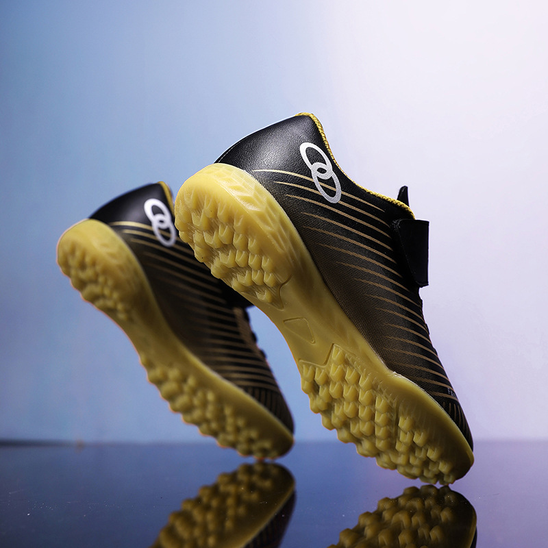 New Korean Style Leather Middle and Large Children's Light Football Shoes Boys Soft sneaker Training Shoes Children's Football Shoes