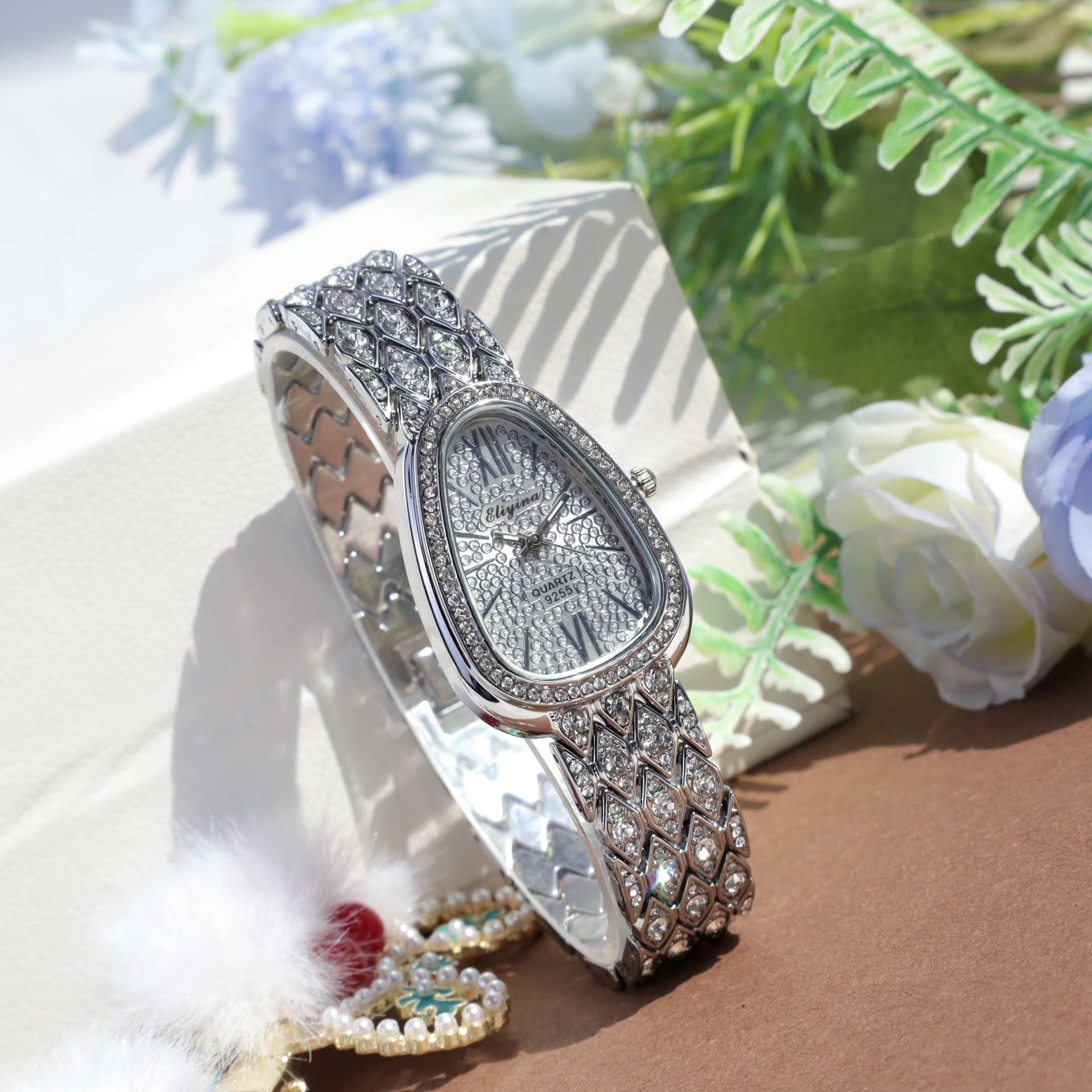 Personalized, Fashionable, Light and Luxurious Full-Diamond Women's Watch Live Broadcast on Douyin Kuaishou Hot-Selling Diamond-Encrusted Waterproof Women's Quartz Watch