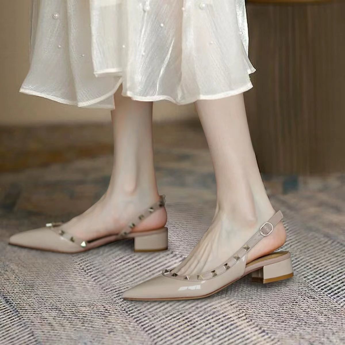 Rivet Sandals Women's 2024 Spring New Flat Shoes Patent Leather Toe Elegant Nude High Heel Women's Pointed Shoes