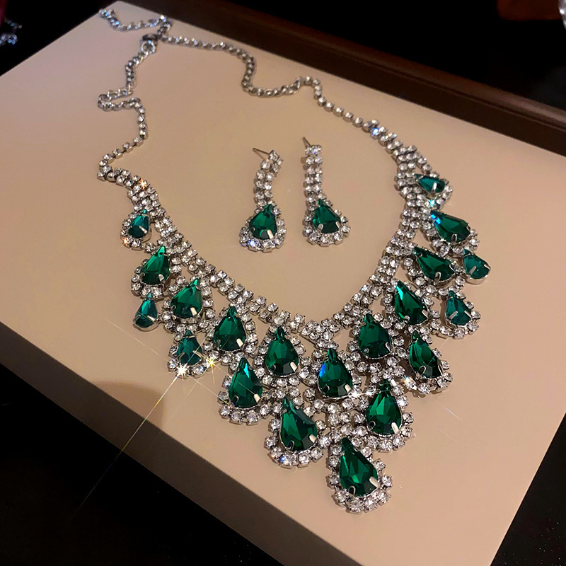 Picture of European and American light luxury high-end zircon jewelry suit necklace niche retro clavicle chain fashion Joker jewelry wholesale