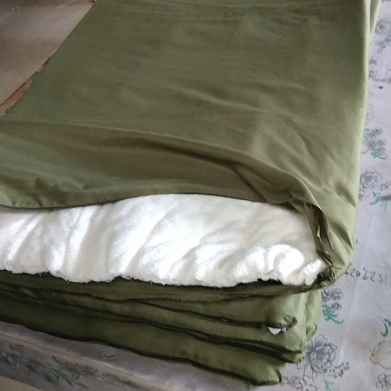 Manufacturer Wholesale Single Dormitory 1.02m Wide Military Green Hot Melt Mattress Cotton Quilt Student Mattress