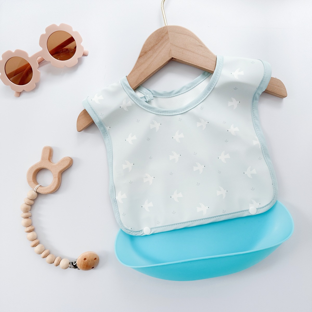 Picture of New Children's Silicone Bib Baby Meal Bag Baby Food Supplementary Food Bag Waterproof Anti-dirty Artifact PU Soft Bib