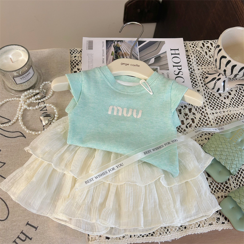 Korean children's clothing 2024 new summer girls flying sleeve letter vest western style pleated cake skirt two-piece trendy