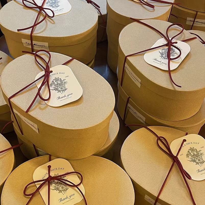 Oval Kraft Paper Box Packaging Box Christmas Hand Gift Box Internet Celebrity Candy Baking Packaging