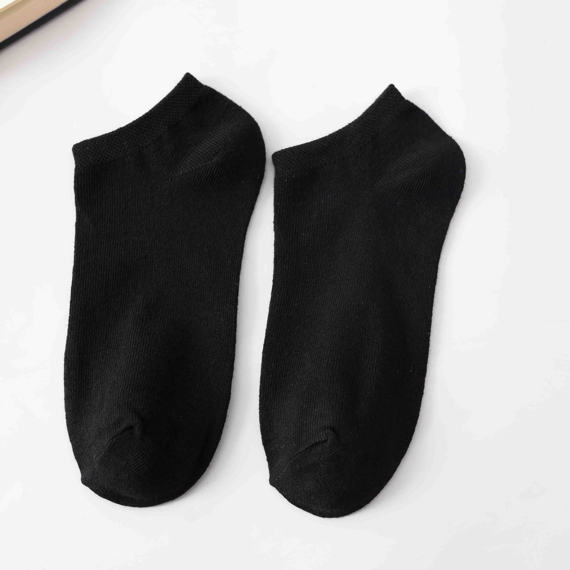 Picture of Disposable Socks in Solid Colors Black, White, and Gray, Men's Low-Cost Bulk Purchase Short Ankle Socks, Shallow Invisible Socks, Versatile