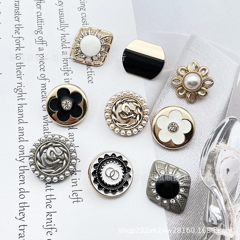 Shunjie Metal Button Irregular Flower Fragrant Pearl Chinese Knot Hollow Korean Style Coat Coat Coat with Alloy Button