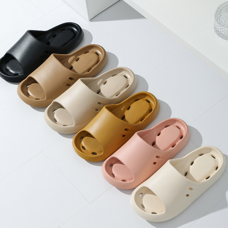 Picture of Men's bath slippers non-slip leaking 2025 new bathroom hollow quick-drying deodorant sandals indoor summer wholesale