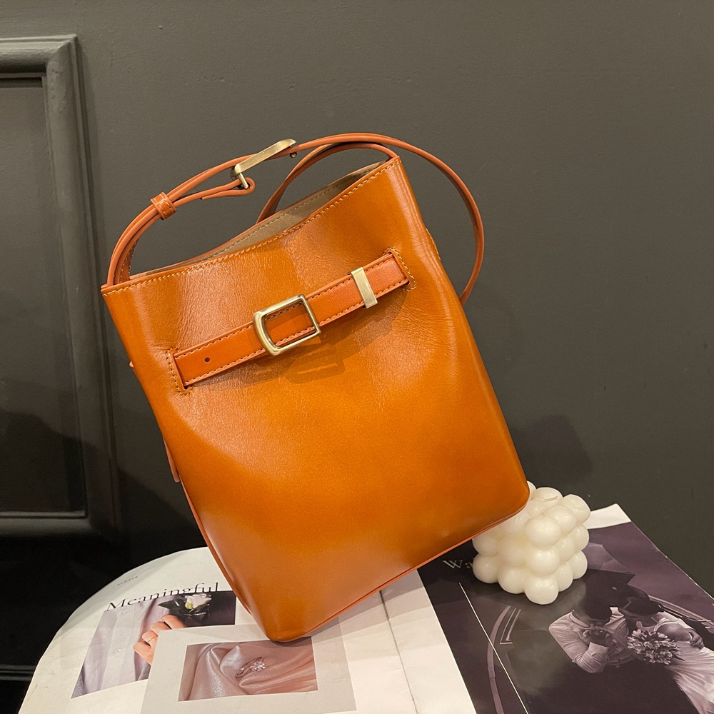 Vegetable tanned cowhide crossbody women's large capacity genuine leather women's bag popular bag women's high-grade retro bucket bag 865