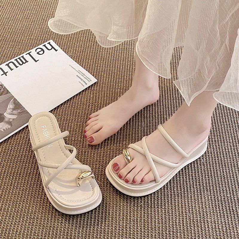Internet celebrity slip-on flip-flops platform sandals women's summer outdoor wear 2023 new wedge all-match Fashion Fashion