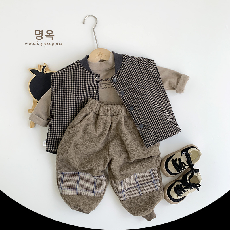 Picture of Double-sided Cotton Vest 2025 Winter New Boys and Girls Plaid Waistcoat for Middle and Small Children Korean Style Fashionable Warm Vest