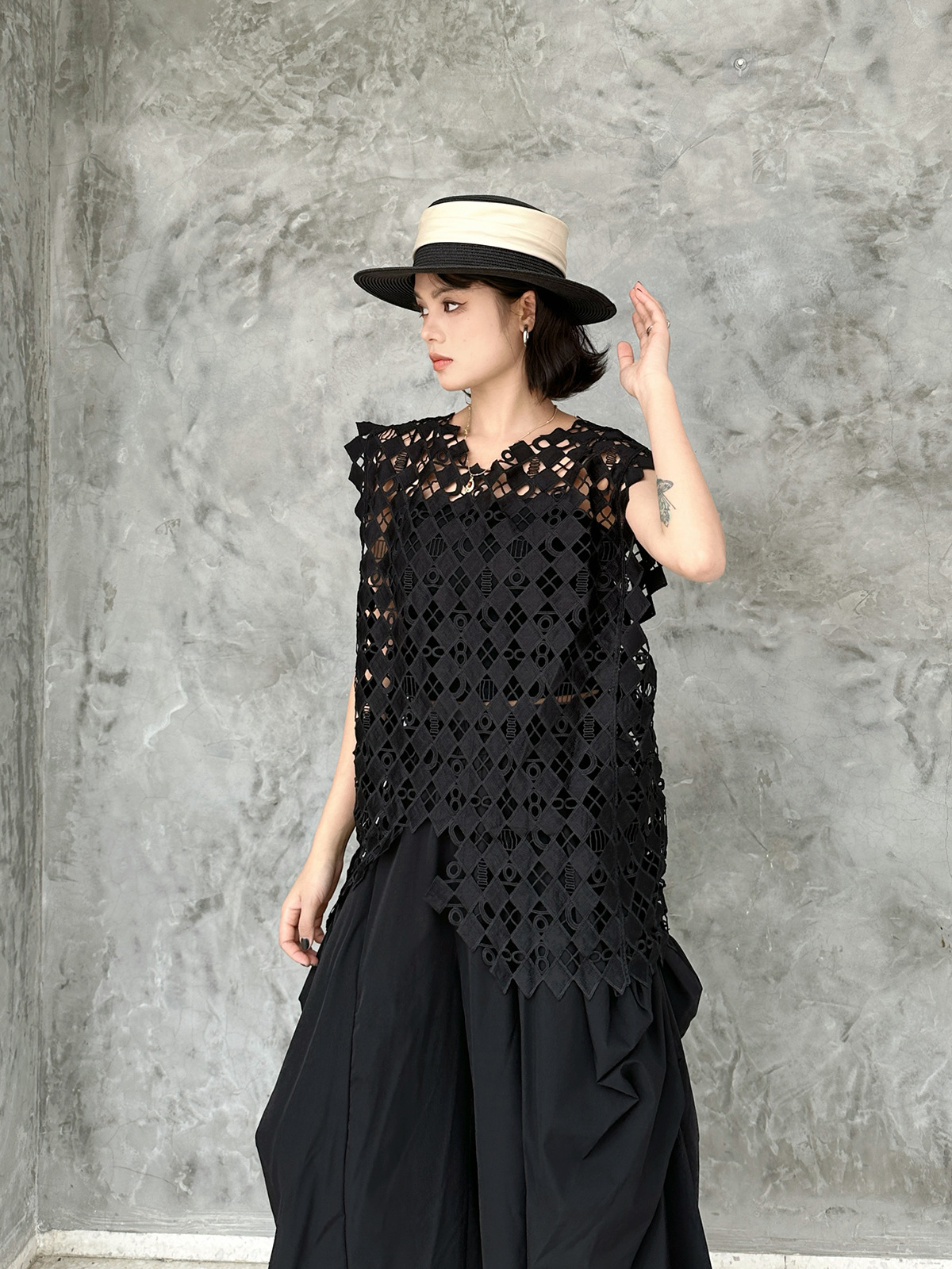 250426 Design Sense Niche Irregular Hollow Vest Women's 2025 Summer New French Style Elegant Slim Look Trendy Top