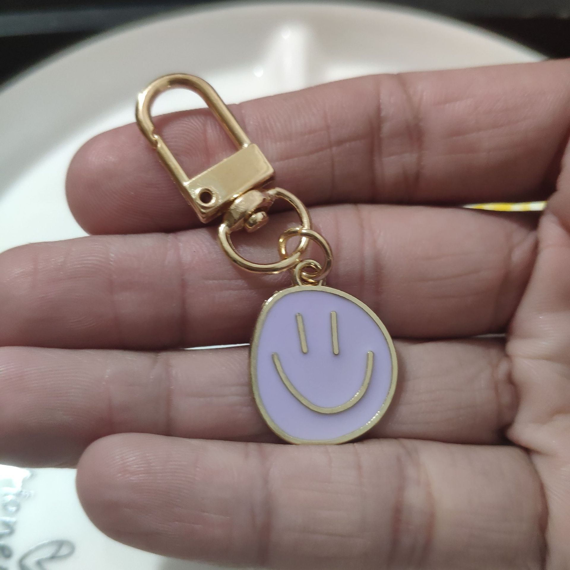 Picture of Cross-border e-commerce alloy color dripping smiley face keychain electroplated gold irregular expression bag pendant accessories