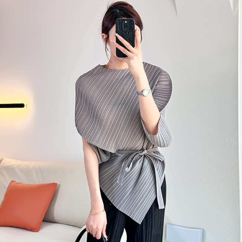 Picture of Miyake Fashion Slim Design 2025 Pleated Round Neck Tie Waist Short-Sleeved Top Solid Color Loose Shirt for Women