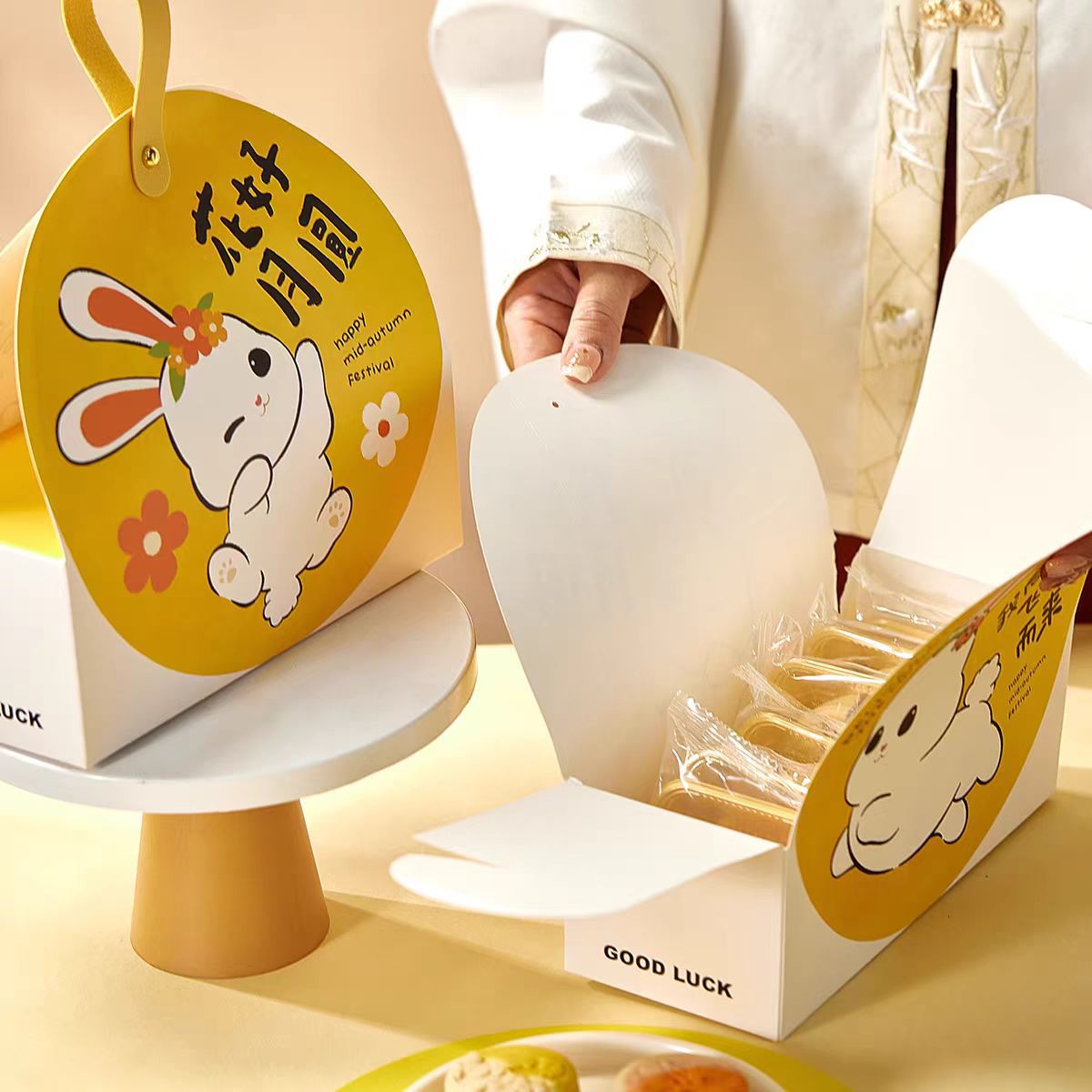 Cartoon 4 Pieces, 6 Pieces, 8 Pieces Mooncake Box 2025 Mid-Autumn Festival Popular Cantonese Style Flow Mooncake Egg Yolk Cake Gift Box Baking
