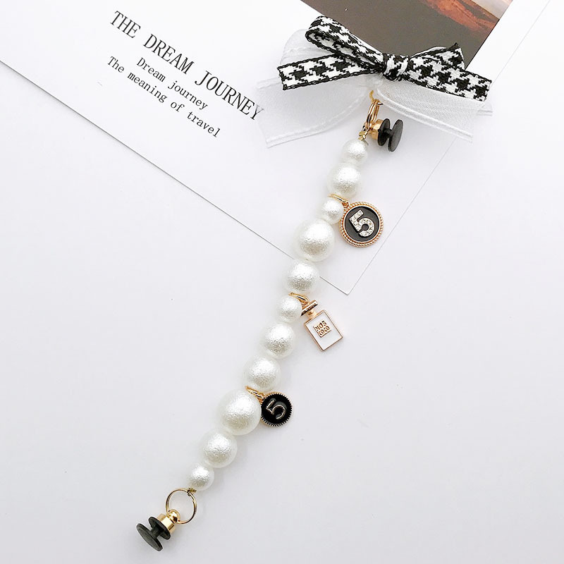 Picture of 2022 Yi Lian New Cave Shoes Accessories Bear Rhinestone Shoe Buckle Accessories Pearl Hanging Chain Slippers I-Buckle