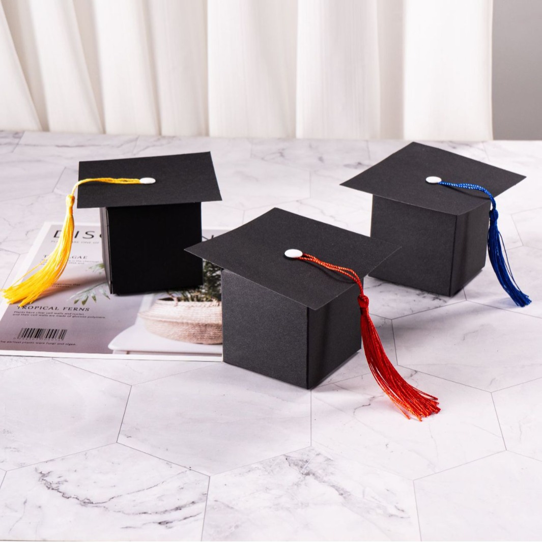 Picture of Personalized candy box European creative doctoral cap graduation gift candy box square bachelor cap party packaging