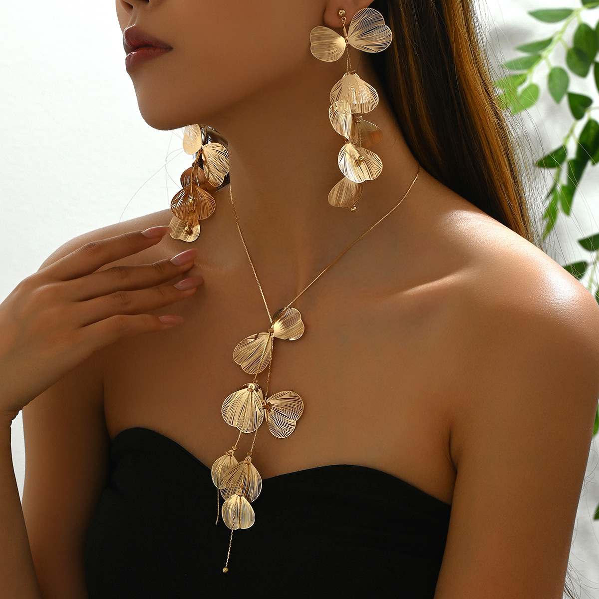 Picture of European and American Cross-border Style Women's Jewelry suit Niche Flower Earrings Necklace Advanced Tassel Design Earrings Necklace