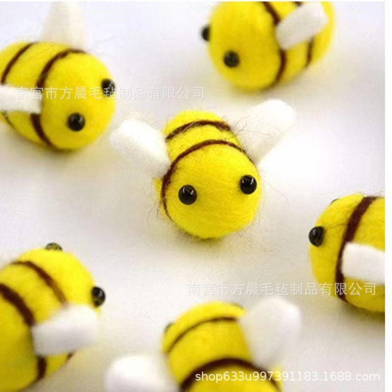 Ready-Made Handmade DIY Wool Felt Poke Music in Various Sizes Homemade Gifts Christmas Pendants Cartoon Animals